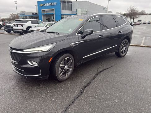 Used 2022 Buick Enclave Essence w/ Experience Buick Package image 3