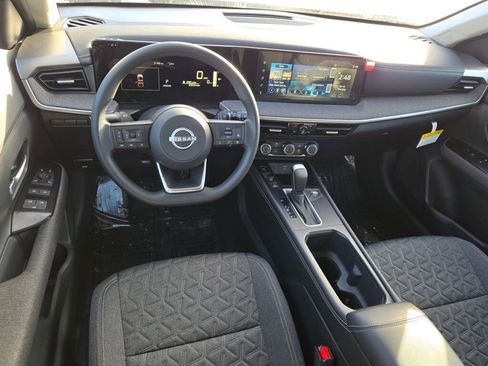 Used 2025 Nissan Kicks SV image 16