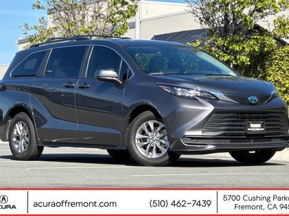 Used 2025 Toyota Sienna LE w/ LE Plus Package