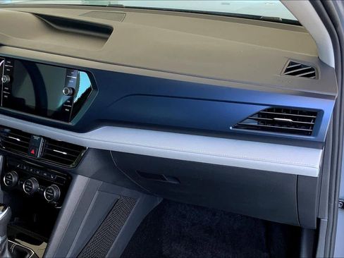 Used 2024 Volkswagen Taos SE w/ Panoramic Sunroof Package image 19