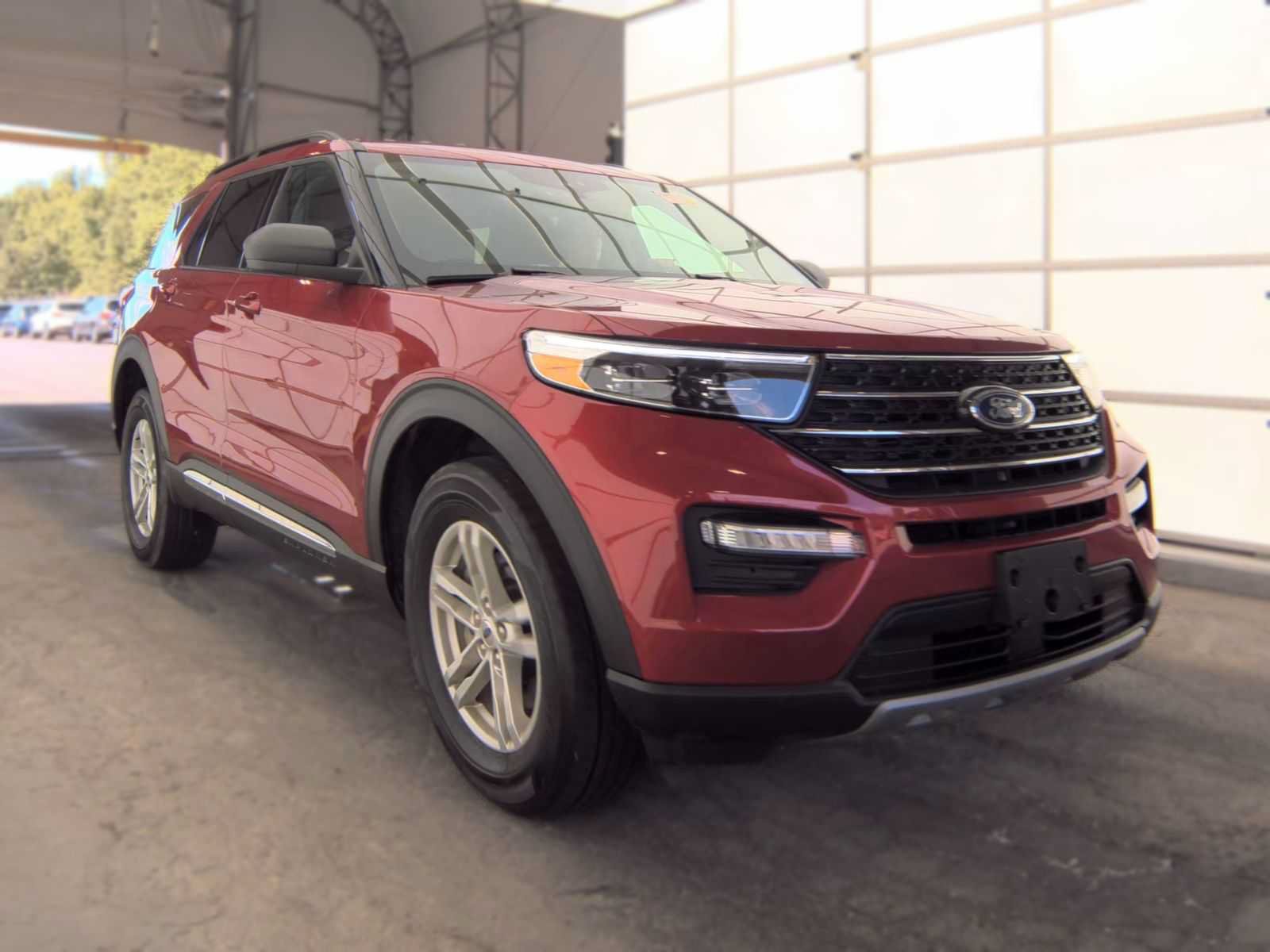 Used 2024 Ford Explorer XLT w/ Equipment Group 202A AWD/4WD image 8