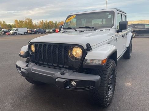 Used 2021 Jeep Gladiator Willys image 4