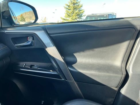Used 2018 Toyota RAV4 SE w/ Advanced Technology Package image 18