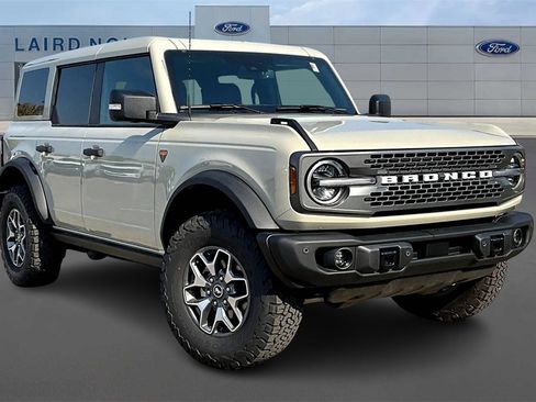 New 2025 Ford Bronco Badlands image 2