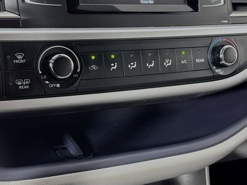 Used 2019 Toyota Highlander LE FWD image 15