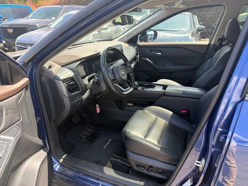 Used 2023 Nissan Rogue SL w/ SL Premium Package FWD image 6
