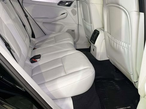 New 2026 Porsche Macan image 23