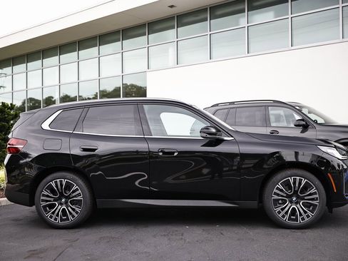 Used 2025 BMW X3 xDrive30i w/ Premium Package image 3