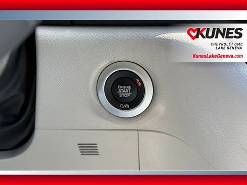Used 2024 Chrysler Pacifica Touring-L FWD image 38
