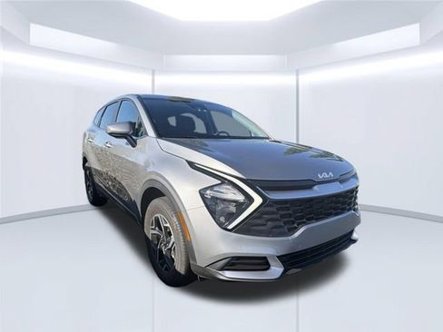 Used 2023 Kia Sportage LX AWD/4WD image 3