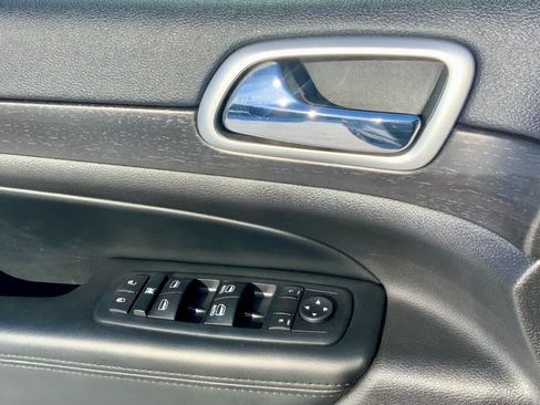 Used 2015 Jeep Grand Cherokee Altitude image 49