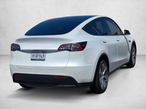 Used 2022 Tesla Model Y Long Range image 5