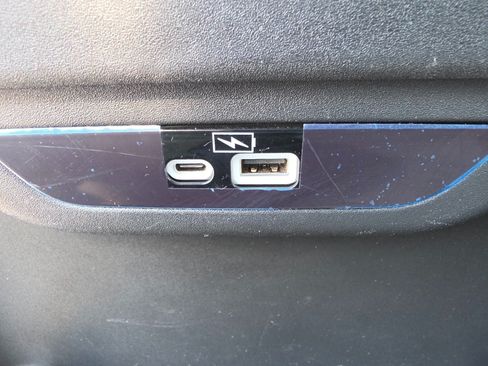 Used 2024 Chrysler Pacifica Touring-L FWD image 26