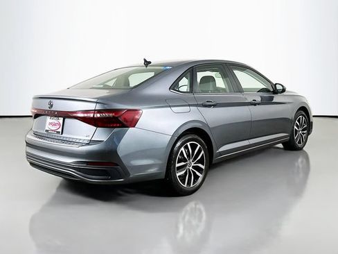 Used 2025 Volkswagen Jetta SE FWD image 18