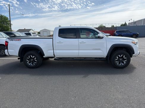 Certified 2019 Toyota Tacoma TRD Off-Road w/ Technology Package AWD/4WD image 4