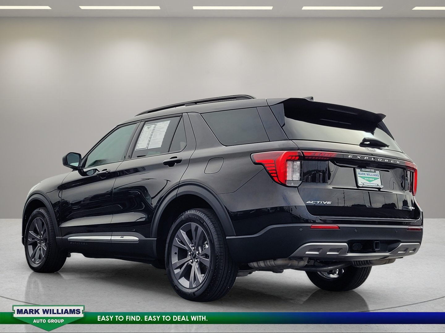Used 2025 Ford Explorer Active w/ Active Comfort Package AWD/4WD image 6