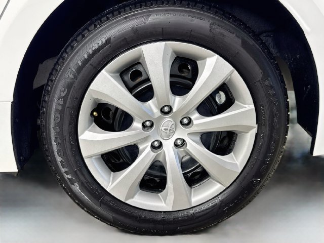 Used 2025 Toyota Corolla LE FWD image 34