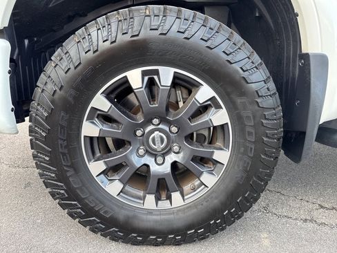 Used 2018 Nissan Titan PRO-4X w/ Pro-4x Convenience Package image 14