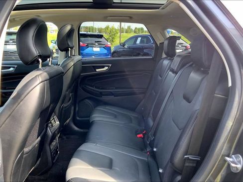Used 2018 Ford Edge Titanium w/ Equipment Group 301A AWD/4WD image 11