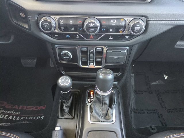 Used 2024 Jeep Wrangler Unlimited Sahara w/ Technology Group AWD/4WD image 19