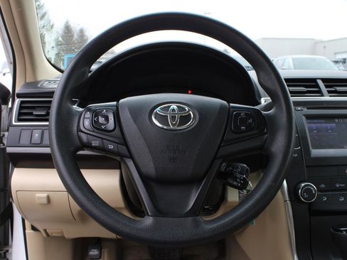Used 2015 Toyota Camry LE image 7