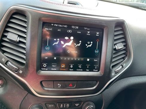 Used 2020 Jeep Cherokee Trailhawk w/ Comfort/Convenience Group AWD/4WD image 9