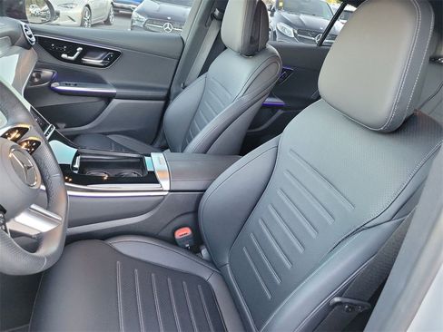 Used 2025 Mercedes-Benz GLC 300 4MATIC image 16