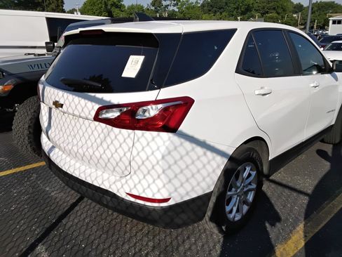 Used 2021 Chevrolet Equinox LS w/ LS Convenience Package FWD image 6