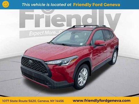 Used 2022 Toyota Corolla Cross LE image 1