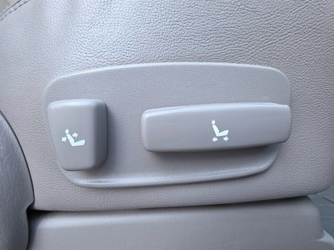 Used 2001 Toyota Sequoia Limited image 42