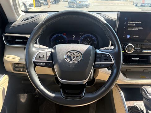Used 2023 Toyota Highlander Limited AWD/4WD image 12