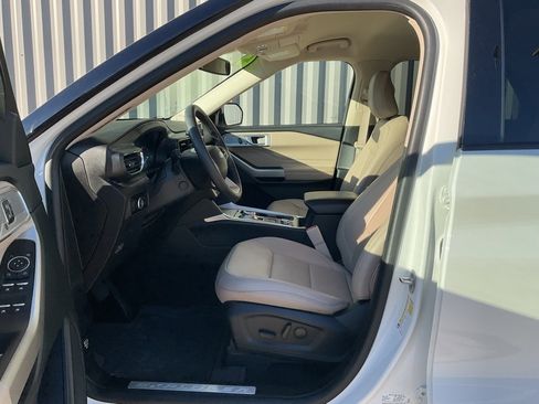 Used 2023 Ford Explorer Limited w/ Equipment Group 301A image 9