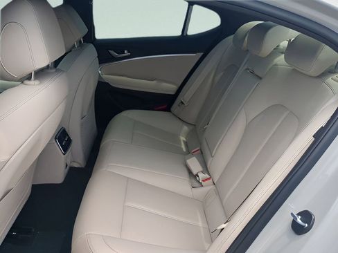 Used 2026 Genesis G70 2.5T image 10