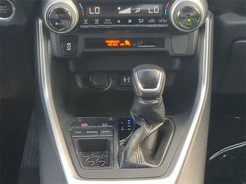 Used 2019 Toyota RAV4 XLE Premium image 19