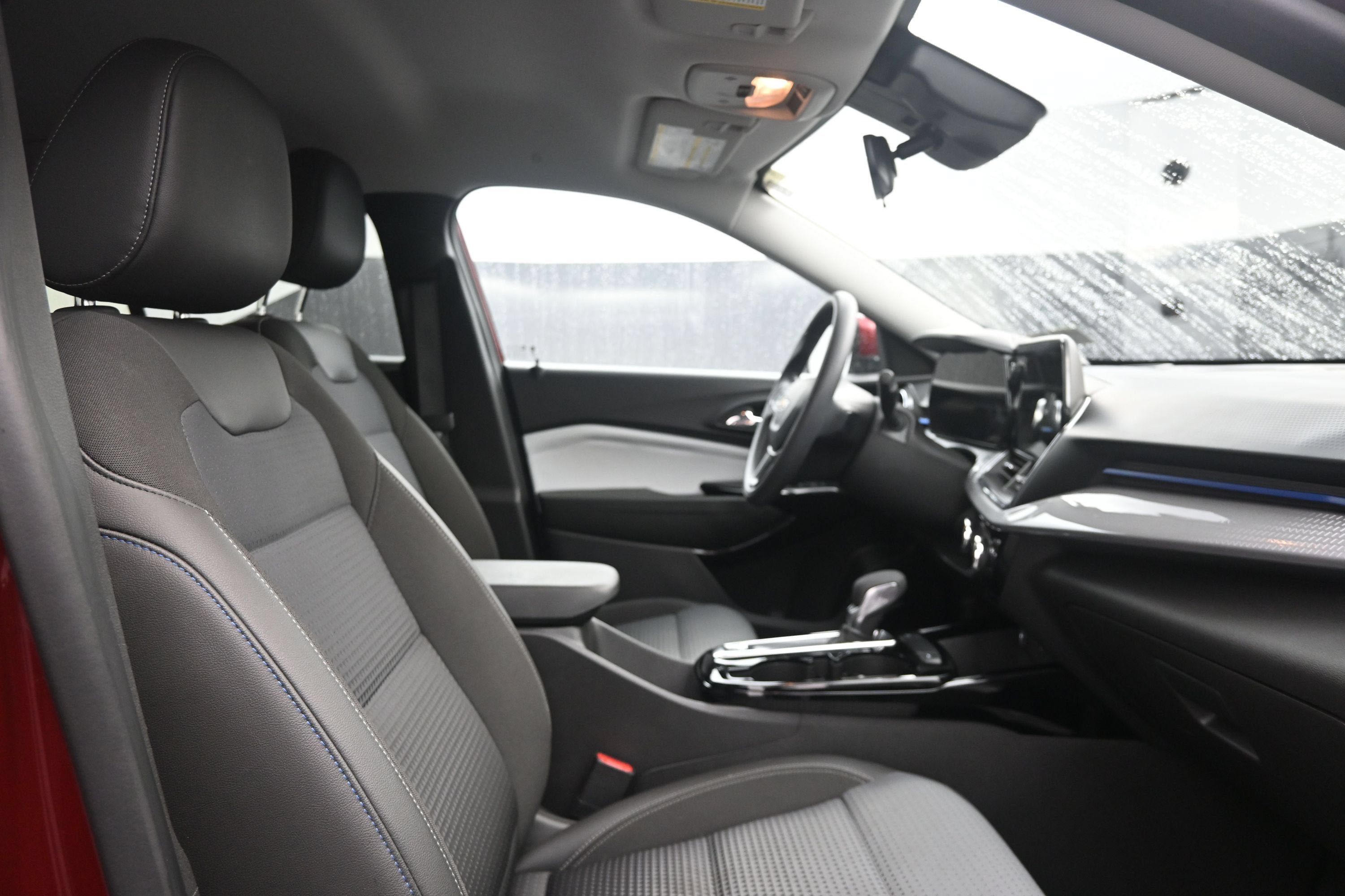 Certified 2024 Chevrolet Trax LT FWD image 25