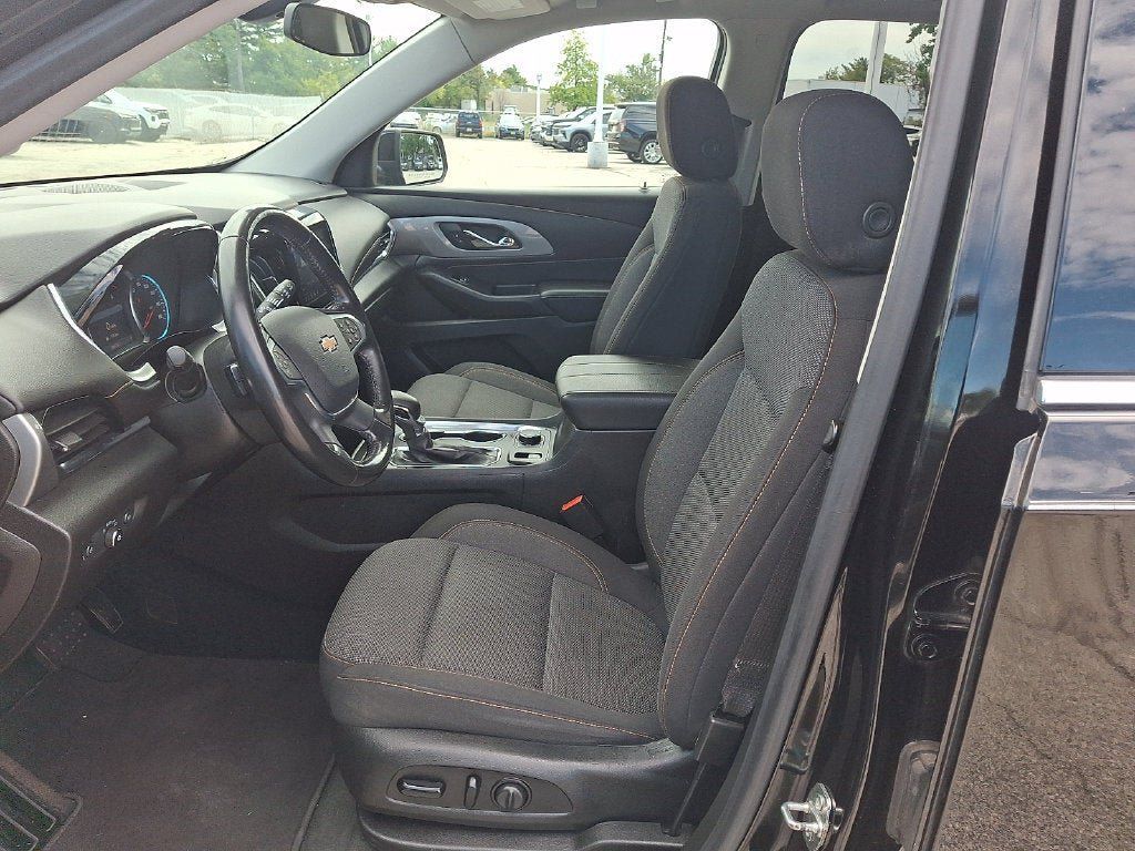 Certified 2021 Chevrolet Traverse LT FWD image 14
