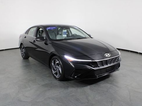 Certified 2025 Hyundai Elantra Limited image 13