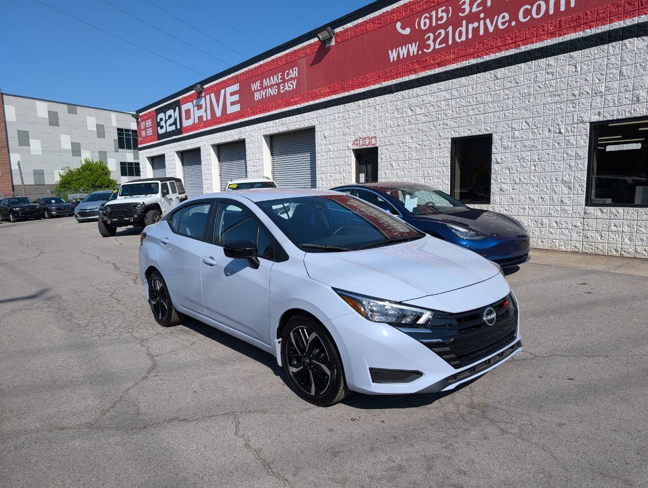 Used 2025 Nissan Versa SR w/ Trunk Package FWD image 1