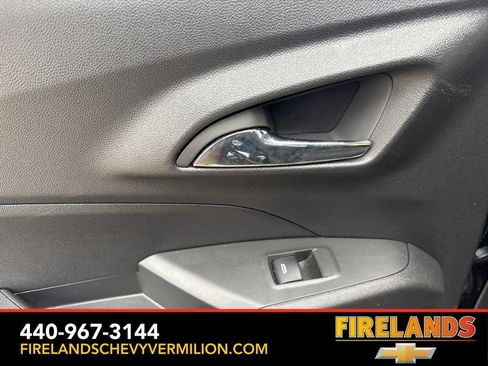 Used 2025 Chevrolet Trax LT w/ LT Convenience Package image 37