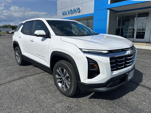 New 2026 Chevrolet Equinox LT w/ Convenience Package II AWD/4WD image 2