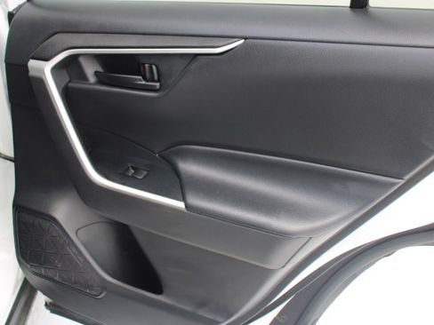 Certified 2022 Toyota RAV4 LE AWD/4WD image 16