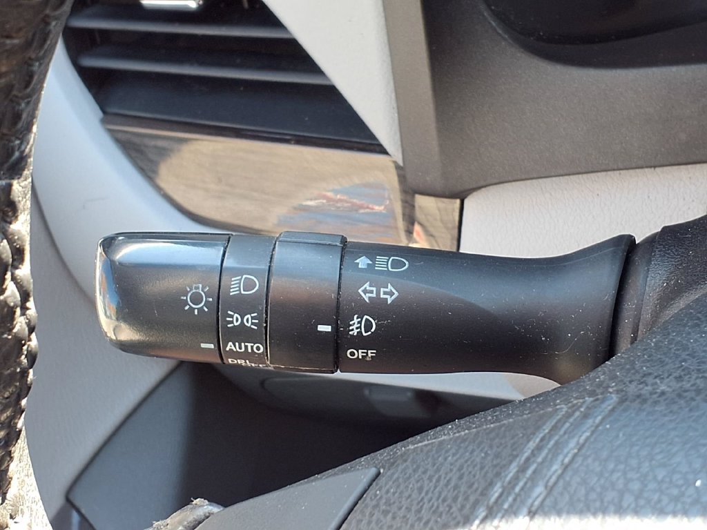 Used 2015 Toyota Sienna XLE w/ XLE Navigation Package FWD image 22