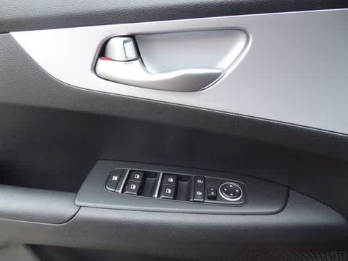 Used 2024 Kia Forte LXS FWD image 13
