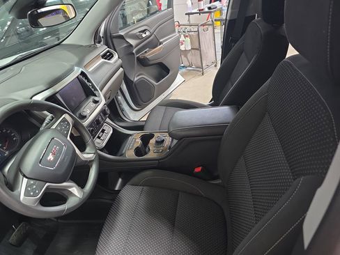 Used 2023 GMC Acadia SLE w/ Driver Convenience Package image 17