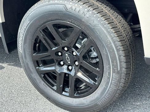 New 2026 Chevrolet Silverado 1500 Custom w/ LPO, Dark Essentials Package AWD/4WD image 17