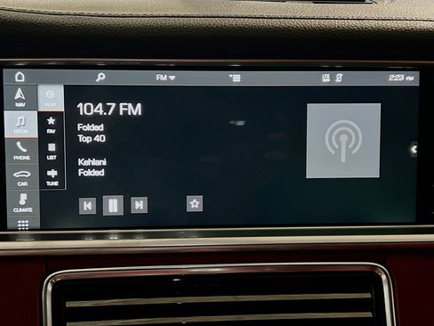 Used 2018 Porsche Panamera 4 w/ Premium Package AWD/4WD image 11