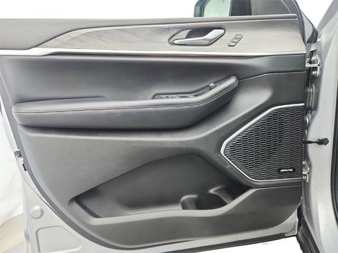 Used 2023 Jeep Grand Cherokee 4WD 4xe w/ Luxury Tech Group II image 22