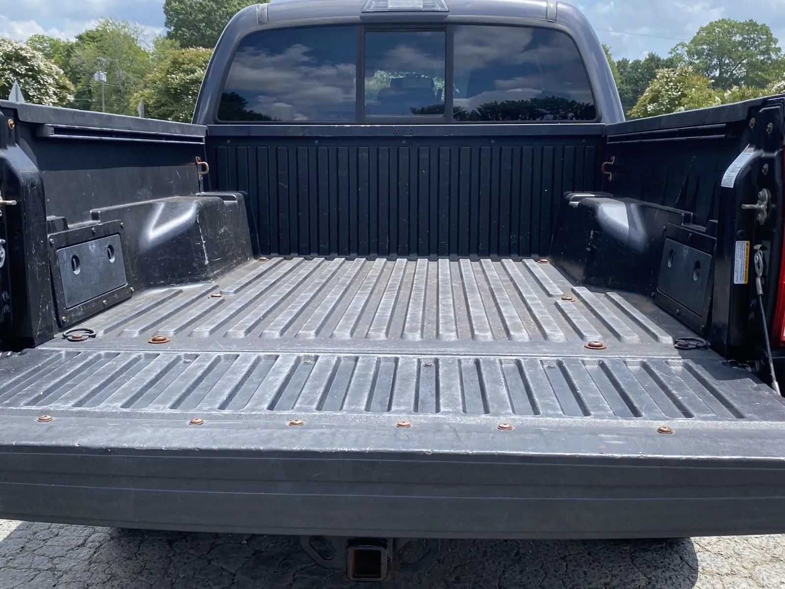 Used 2016 Toyota Tacoma SR5 w/ Towing Package RWD image 9
