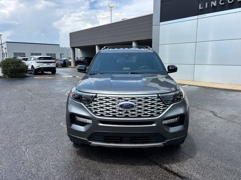 Used 2022 Ford Explorer Platinum w/ Equipment Group 601A AWD/4WD image 2