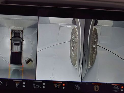 Used 2025 Chevrolet Silverado 1500 ZR2 w/ Technology Package image 33